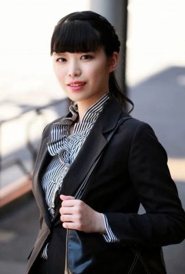 (Marika Izumi) La vendeuse cool fait une pipe à un client (40P)