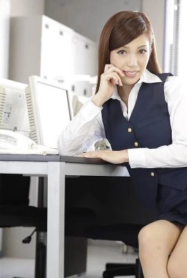 (Hitomi Yuki) Une belle OL aide son patron à évacuer son stress (90P)