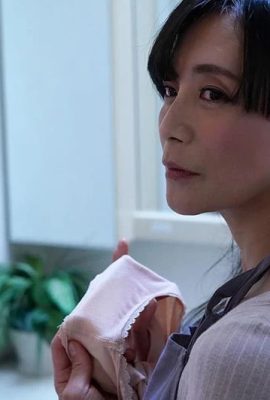 (GIF) Rieko Hiraoka Je suis l'oncle dans la chambre des enfants. J'en finis mes désirs sexuels avec ma mère (25P)