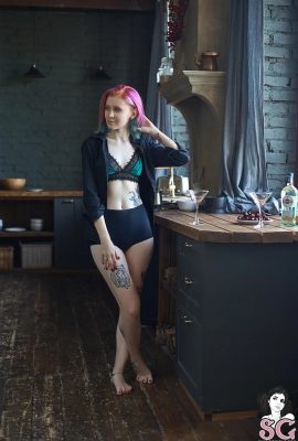 (Suicide Girls) Dolphie – Fleur de cerisier