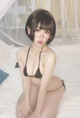 Taro Yuoko SJ selfie en bikini (10P)