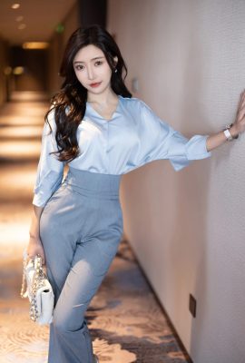 Wang Xinyao Yanni pantalon bleu gris et haut en soie (85P)