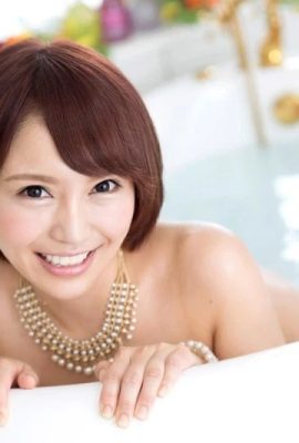 .(Actrice) est allée au Japon pour essayer de toucher la main d'une fille sexy (26P)