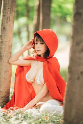 Naixi Jiang le joli grand chaperon rouge