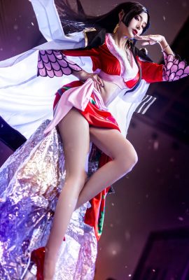 One Piece Queen @coser Elegance (Photographie : @leaderShadow) (A-3 International Animation and Game Exhibition) (9P)