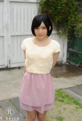 (Narukai Yuki) Elle a une bonne silhouette avec un devant et un dos bombés, et fait tourner tout le public une fois qu'elle enlève ses vêtements (23P)