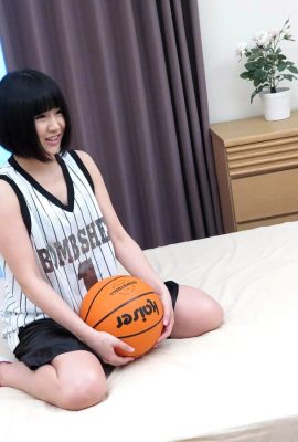 (Koizumi Koizumi) a ramené le manager de l'équipe de basket à la maison et l'a baisée durement (42P)