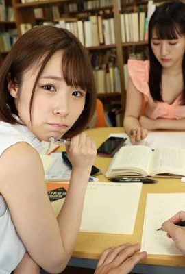 (GIF) Mashiro Mio Alors qu'elle étudiait avec ses amis à la bibliothèque, elle a secrètement passé sa main sous la machine pour qu'ils ne le découvrent pas… (24P)